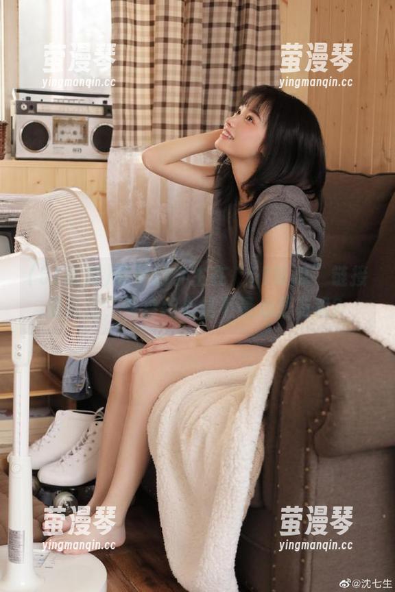 隔壁的学生在“51吃瓜”链接里沉迷，有点担心是不是心里有戏？