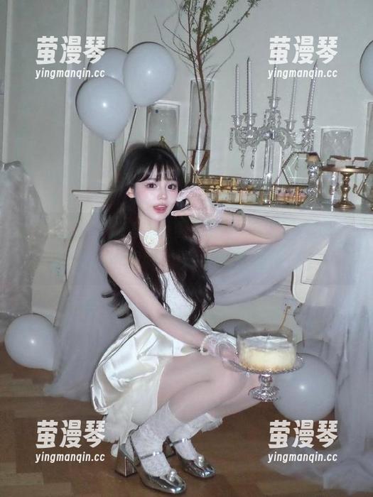 718.sx更新啦，你见过在瓜下高潮的瞬间吗？来一起感受滋味！