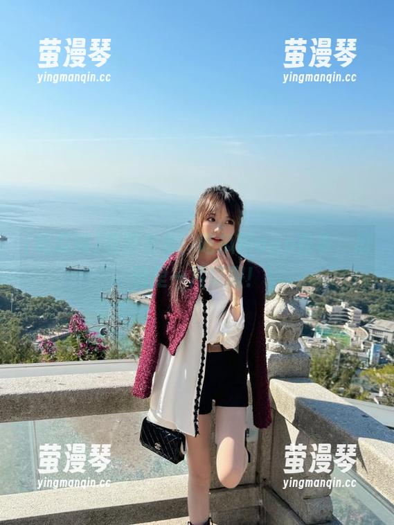 朝阳东升，吃瓜网app在手，瓜田里一片荣耀！