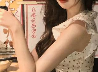 在线追逐“黑料社”的爆料，脑海中充满了戏剧化的画面，果然是个戏精聚集地。