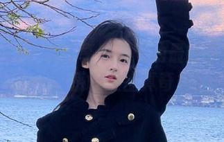 一边分享黑料网的最新在线播放，一边感叹人生真奇妙。